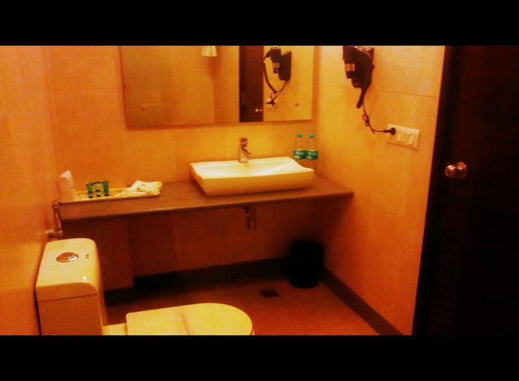 Hotel Siesta Basil - Okhla Nové Dillí Exteriér fotografie